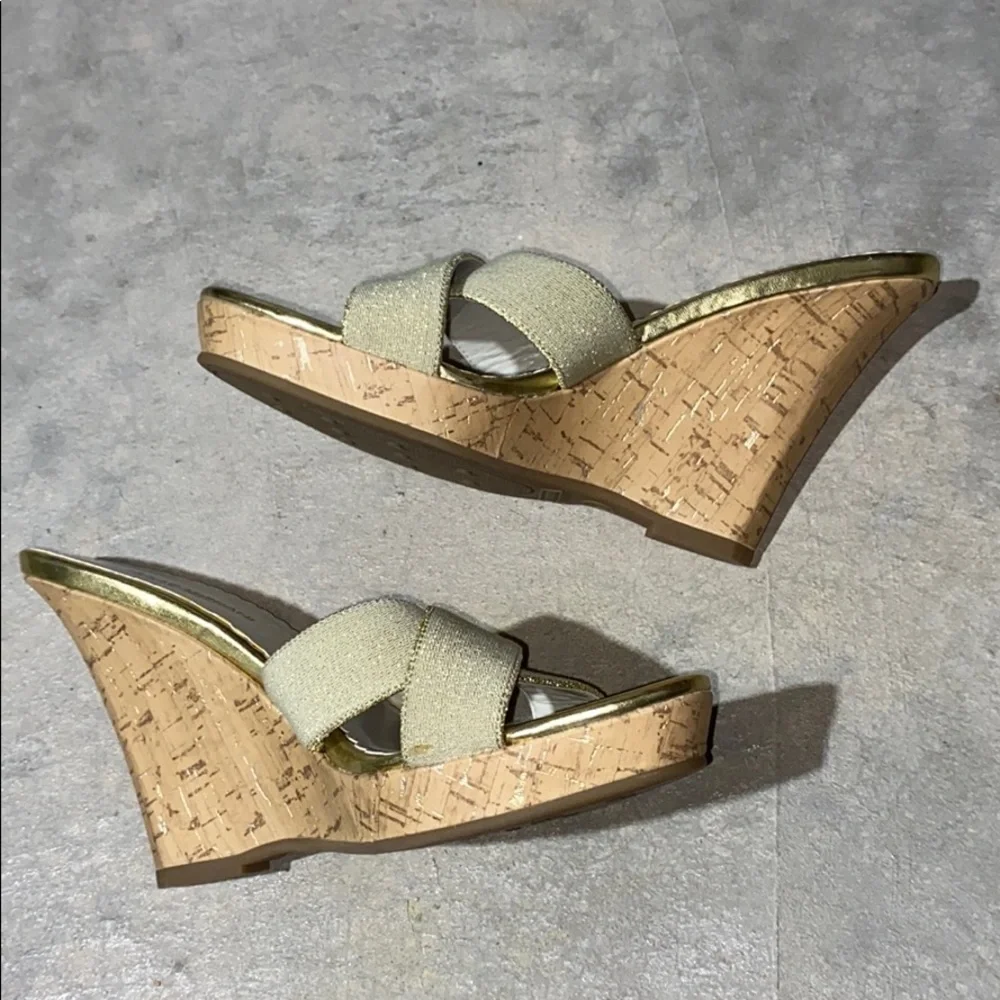 NWOT Isaac Mizhari for Target Gold Cork Wedges ToeStrap sz 7
